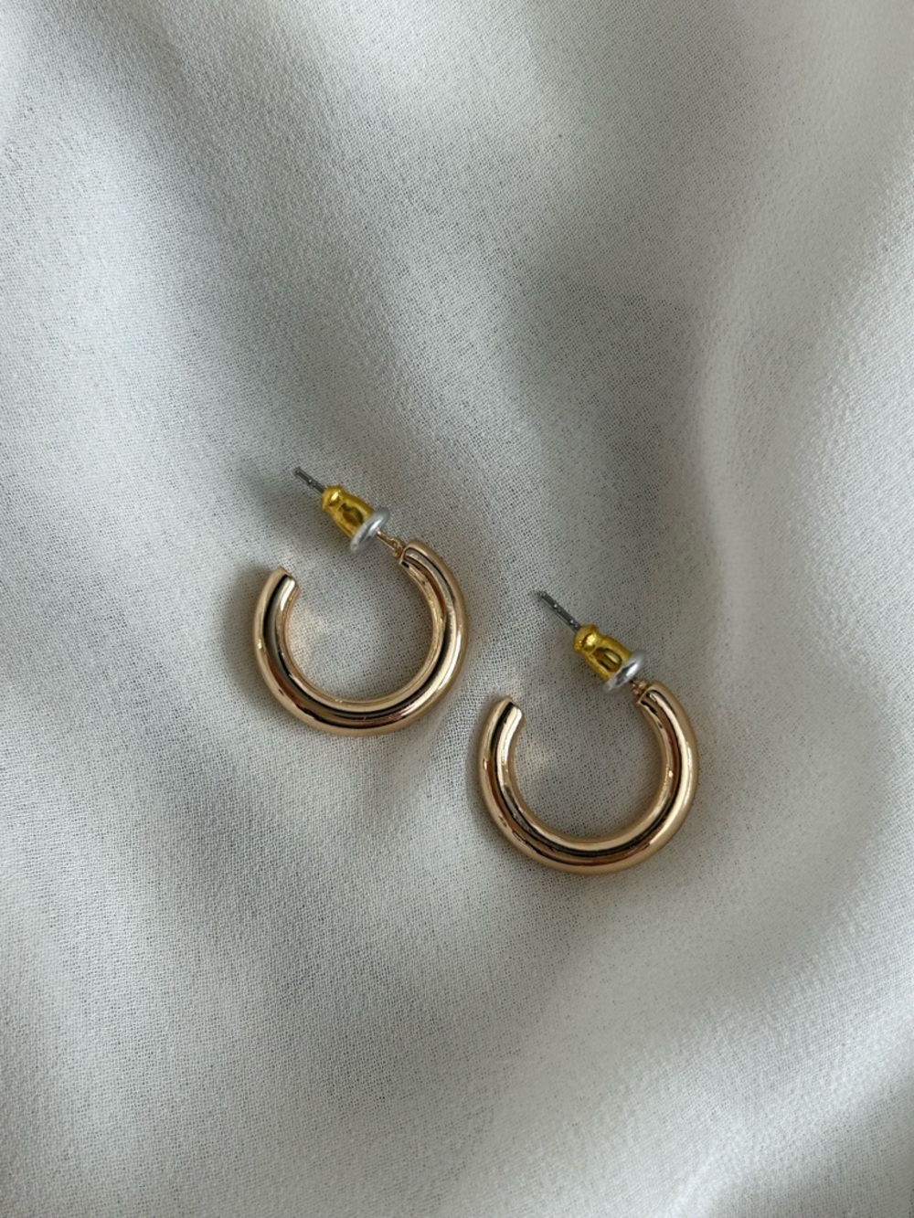 Vintage Gold‑Tone Mini Hoop Earrings